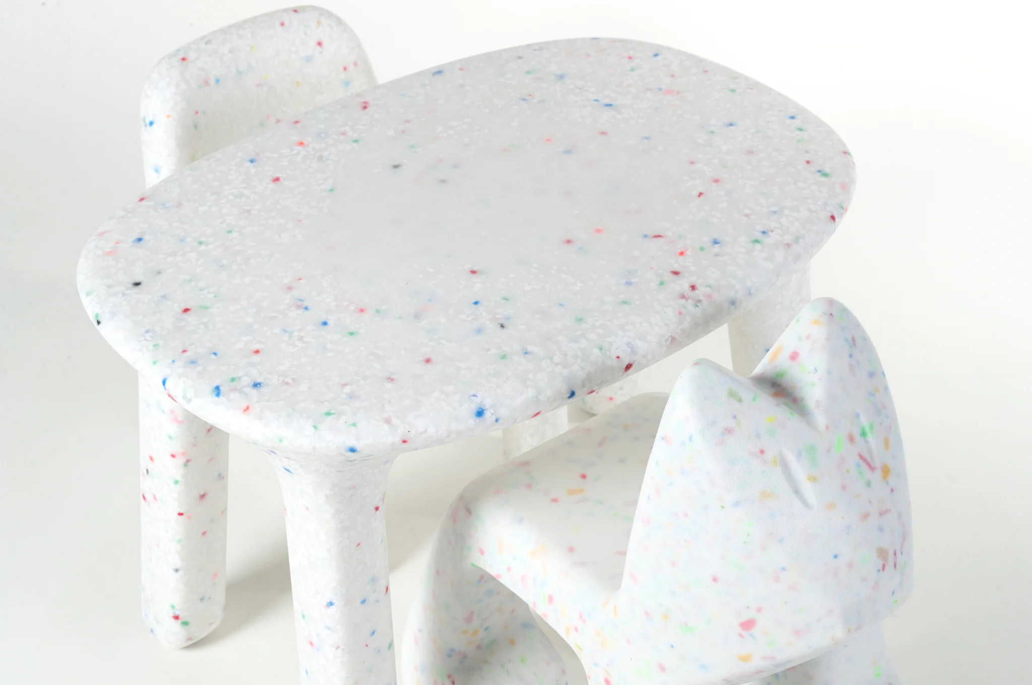 Outdoor Kid's Confetti Table - Image 13