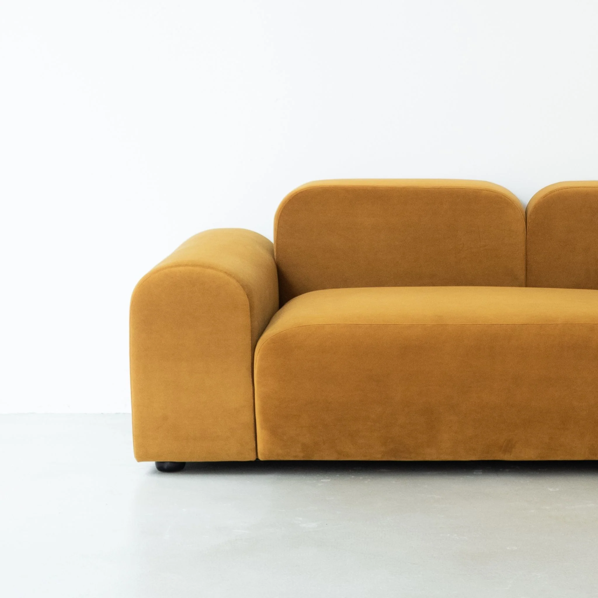 Roll Sofa - Image 5