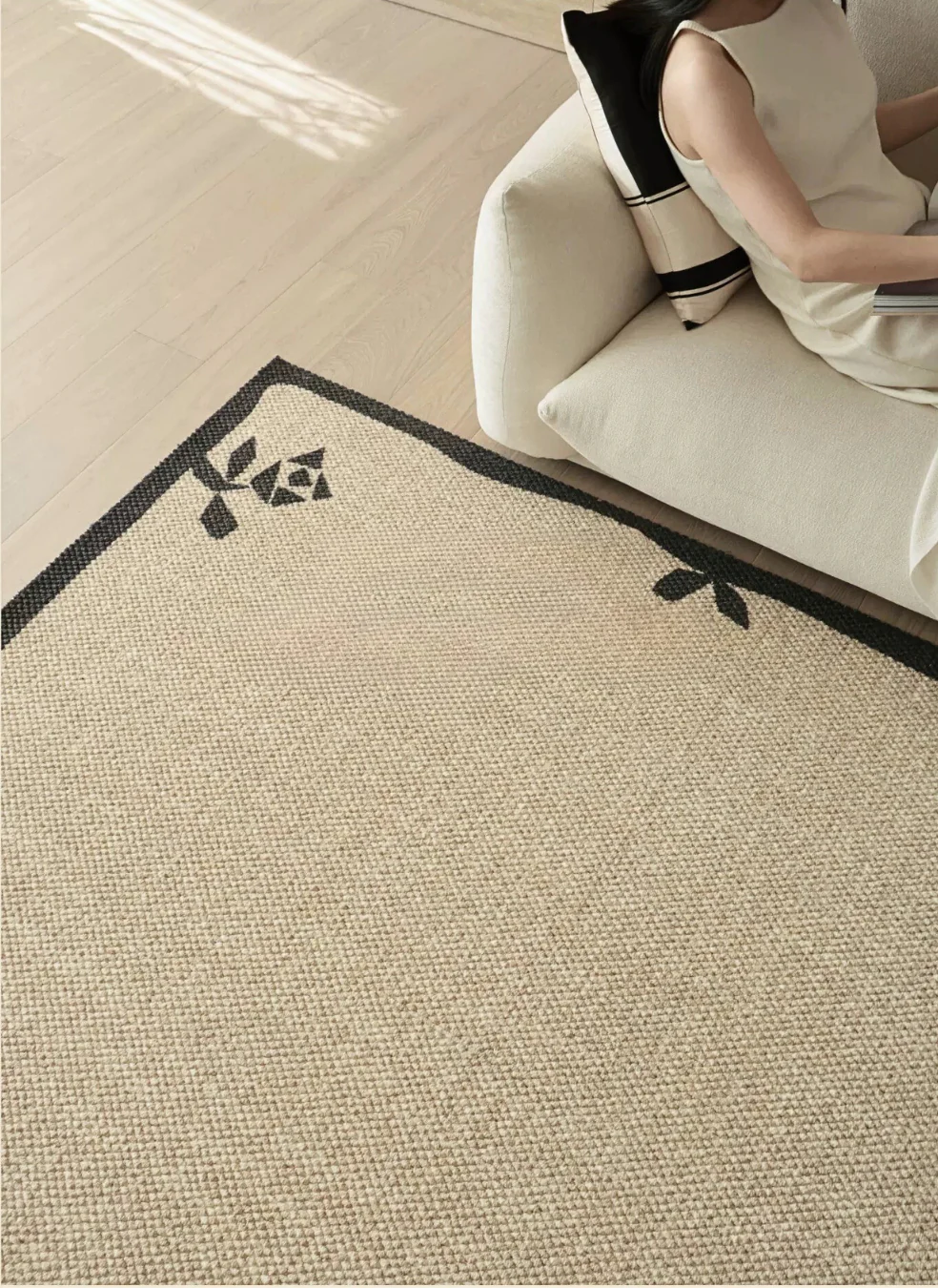 Rose Border Wool Rug - Image 10
