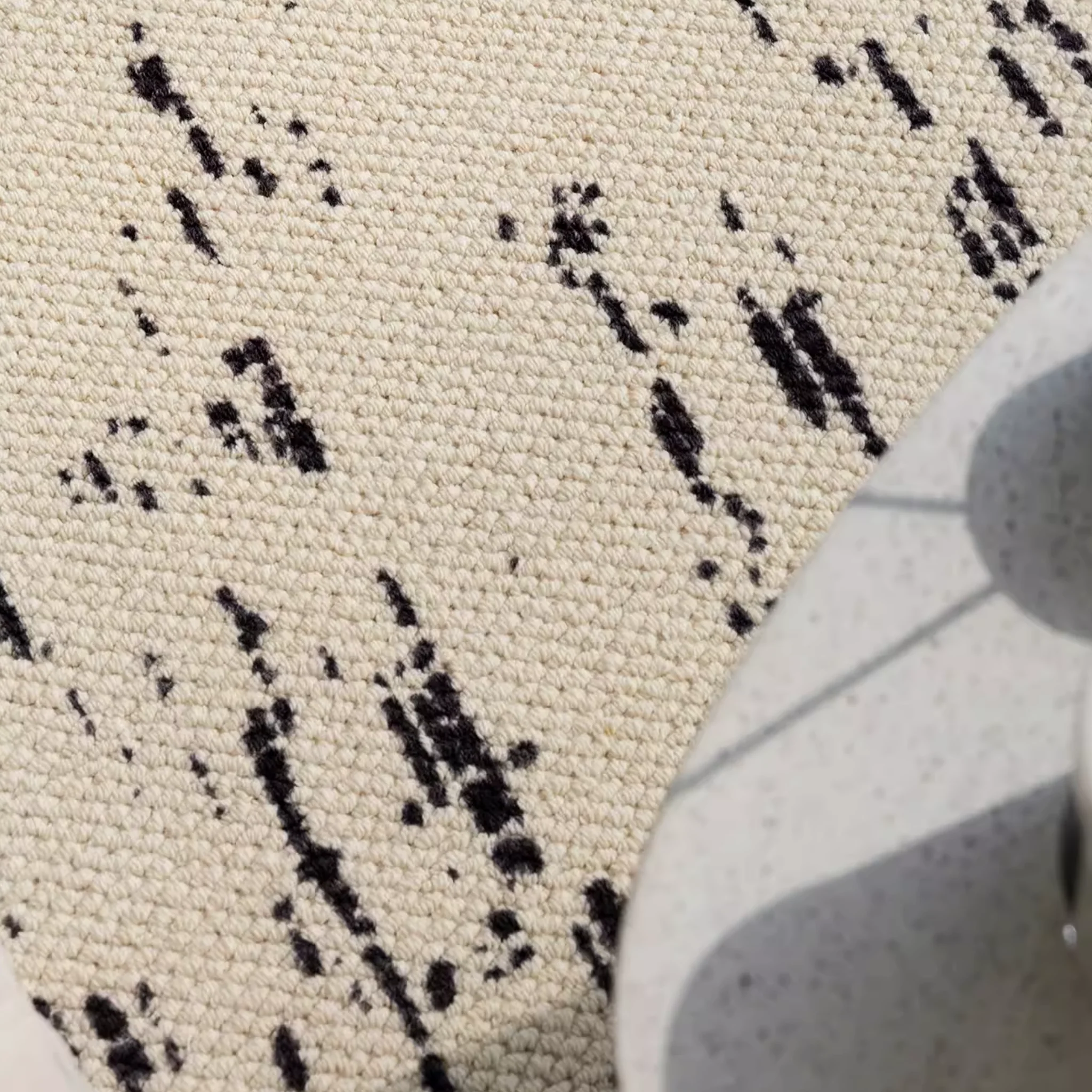 Strokes Wool Rug - Image 6